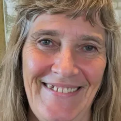 Psychic Gwen blonde hair headshot id 2015