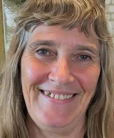 Psychic Gwen blonde hair headshot id 2015