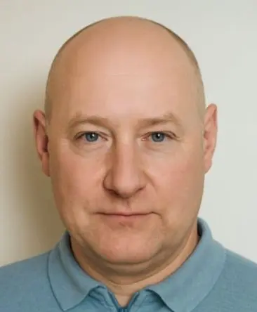 Psychic Alexander in blue shirt 2160