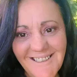 psychic sandy with medium length brown hair and brown eyes.