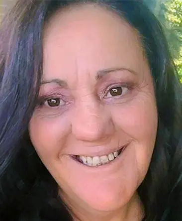 psychic sandy with medium length brown hair and brown eyes.